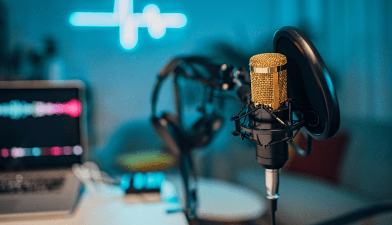 podcast recording studio microphone